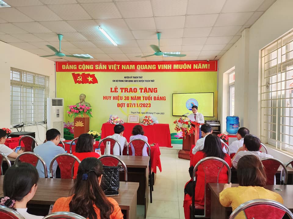 LỄ TRAO TẶNG HUY HIỆU 30 NĂM TUỔI ĐẢNG ĐẢNG ĐỢT 07/11/2023