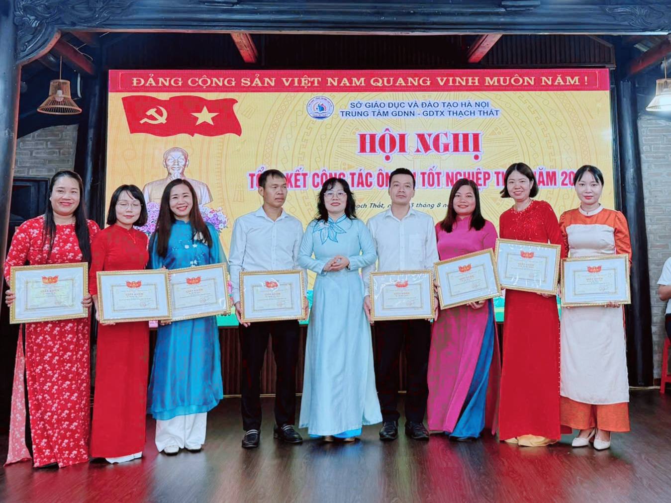 HỘI NGHỊ CÔNG BỐ CÁC QUYẾT ĐỊNH VỀ CÔNG TÁC CÁN BỘ VÀ TỔNG KẾT CÔNG TÁC ÔN THI TỐT NGHIỆP THPT NĂM 2025