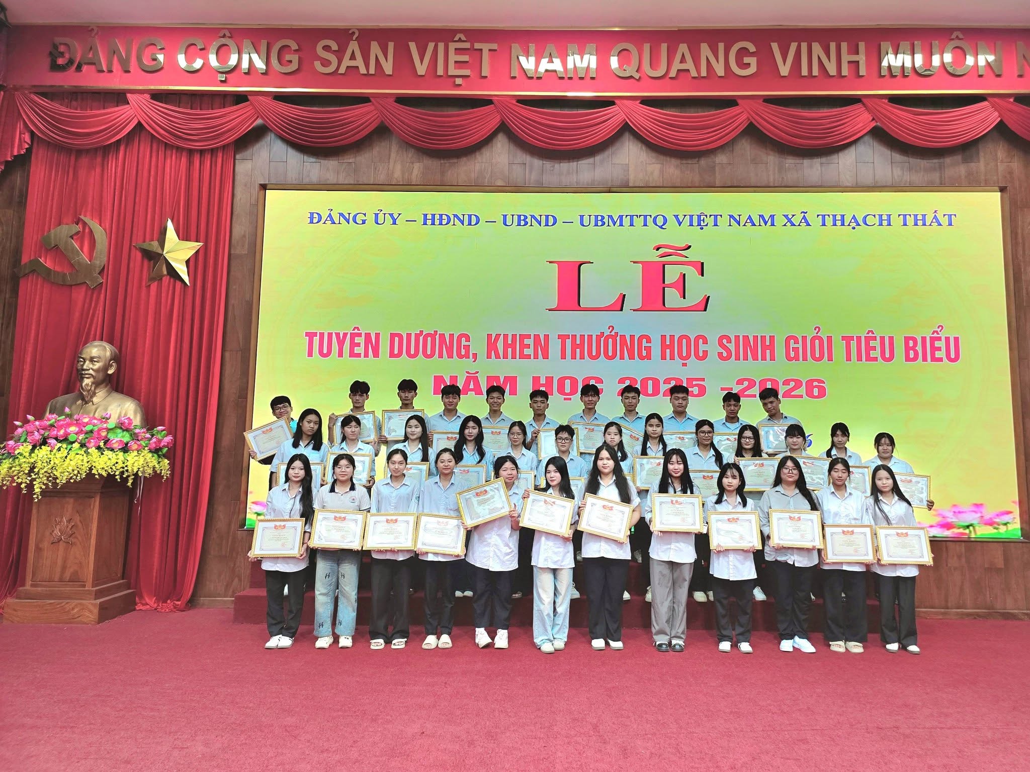 TỪ NHỮNG NỖ LỰC BỀN BỈ ĐẾN TRÁI NGỌT VINH QUANG – 46 HỌC VIÊN TRUNG TÂM GDNN-GDTX THẠCH THẤT ĐƯỢC TUYÊN DƯƠNG, KHEN THƯỞNG