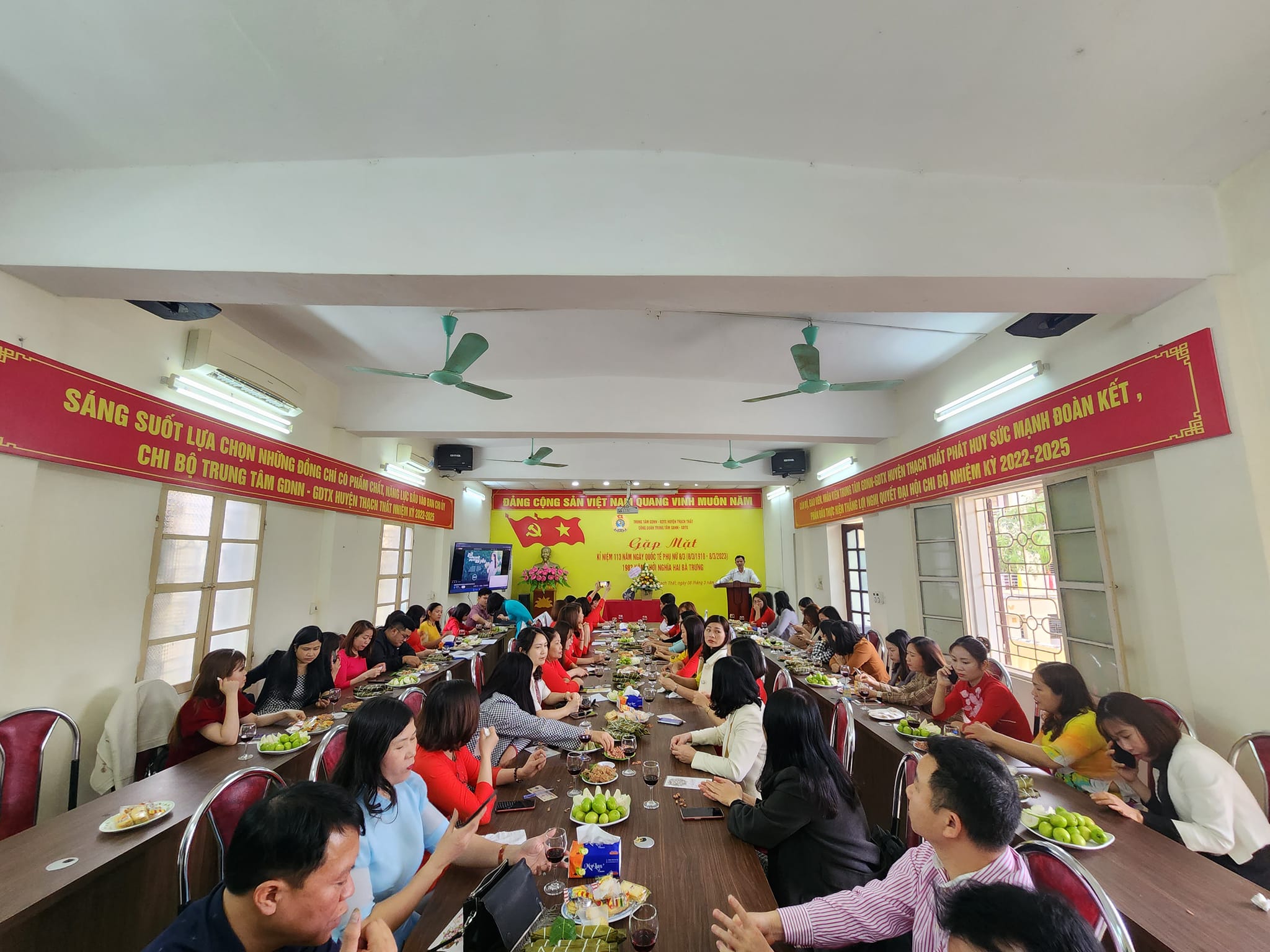 Công đoàn Trung tâm GDNN - GDTX huyện Thạch Thất gặp mặt kỷ niệm ngày Quốc tế phụ nữ 8/3